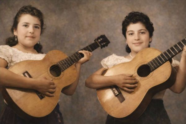 hermanas-opazo751B2BF4-7D2F-6F2C-88F4-26BC0B67F1FD.jpeg