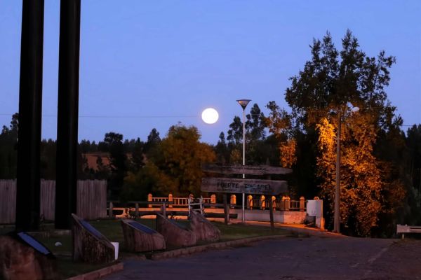 fuerte-con-luna16066576B-D4D6-716D-D7BA-A3F3A784A197.jpg