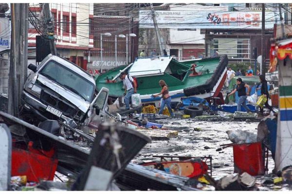 tsunami-talcahuano6EBAADE5-10B2-180E-953B-B5BFD8AEF6DD.jpg